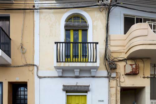 Seafront Small Home Wterrace