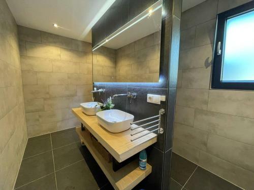 Farm Lodge 675