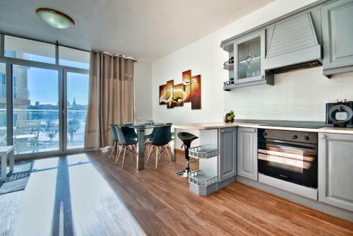 Direct Seaviews Tigne Sliema Apartment