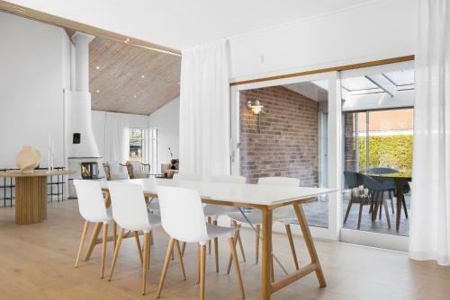 Luxury Three-bedroom Modern Family Home In B�stad