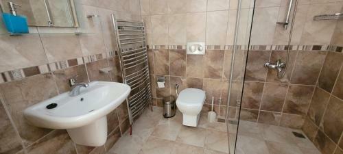 Immaculate 4-bed Villa With Large Garden And Pool