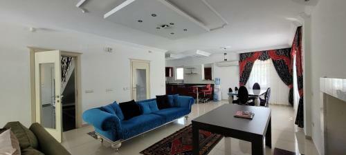 Immaculate 4-bed Villa With Large Garden And Pool