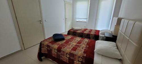 Immaculate 4-bed Villa With Large Garden And Pool