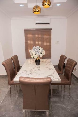 Apartamento Damlatob Place