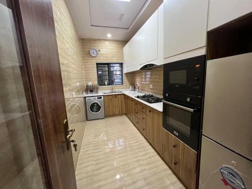 Apartamento Delightful 3-bedroom With Free Parking, Wifi Internal Name