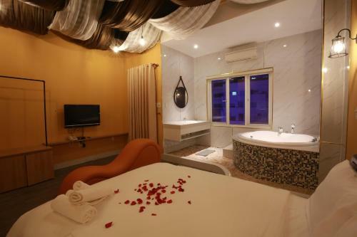 Lotus Hotel The Cupid Room
