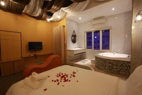 Lotus Hotel The Cupid Room