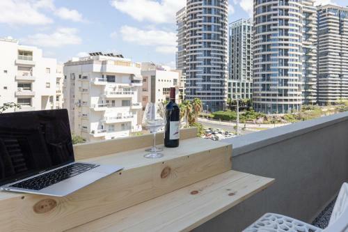 Bright And Modern Studio Apartment