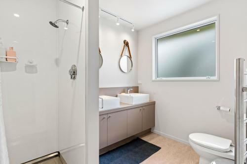 Eely Point Oasis - Wanaka Holiday Home