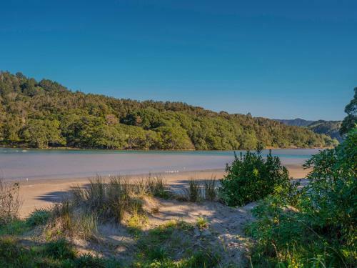 Patuwai Paradise - Whangamata Holiday Home