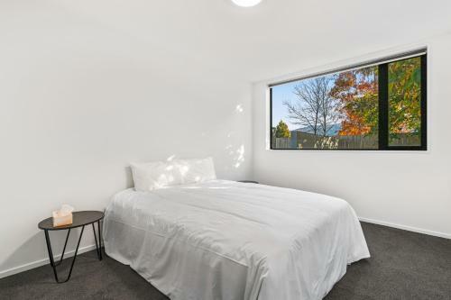 Mountain Escape - Cromwell Downstairs Holiday Apartment