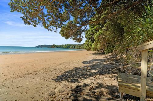 Sandy Beach House - Coopers Beach Holiday Home