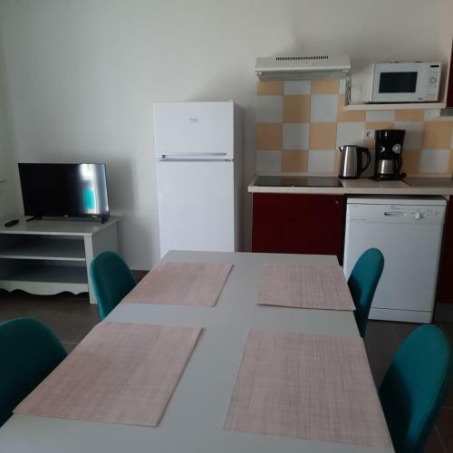 Bright Gite With Terrace And Swimming Pool