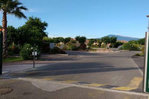 Bright Gite With Terrace And Swimming Pool