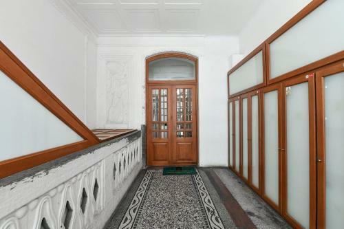 Sukhumi Apart Top