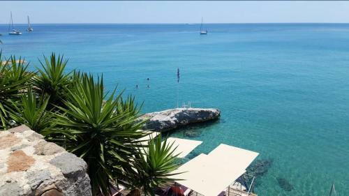 Posada Aegina Beachfront Suites - Argo Seaside Stays