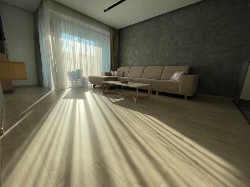 Greenbay Apartment With Free Parking