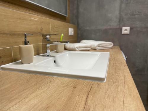 Greenbay Apartment With Free Parking