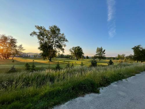 Greenbay Apartment With Free Parking