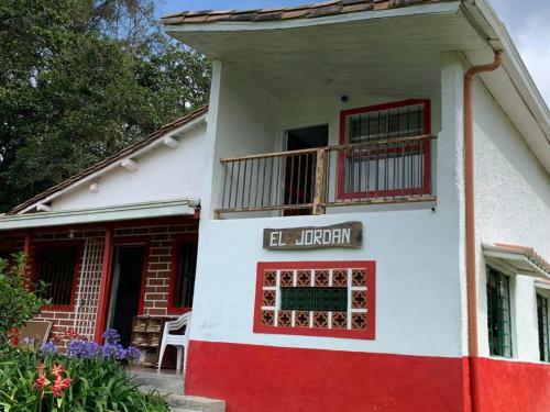 Caba�a Familiar De Descanso. Guarne, Antioquia.