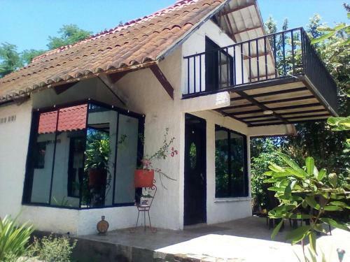 Agradable Caba�a Campestre Con Piscina
