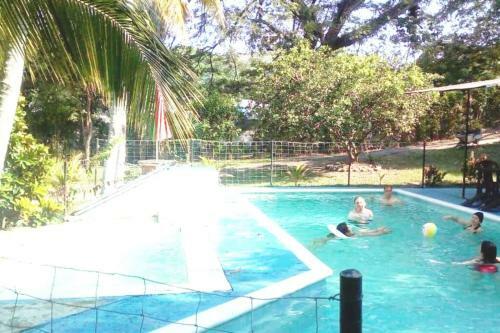 Agradable Caba�a Campestre Con Piscina