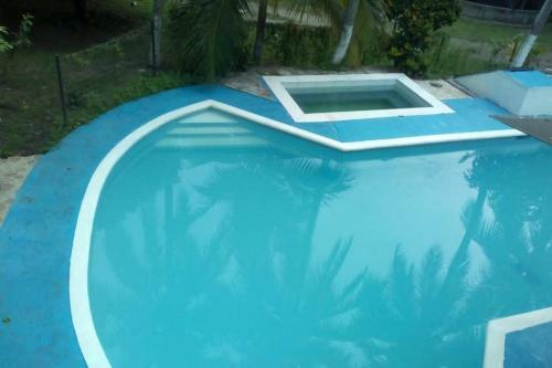 Agradable Caba�a Campestre Con Piscina