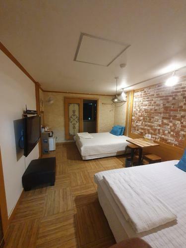 Hotel ?? S Motel