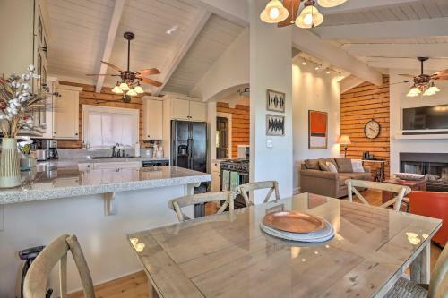 Charming Cabin With Views 1 Mi To Lake Gregory