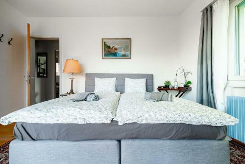 Hostal Rooms In Splendid Apartment With Parking-stunning Lake View
