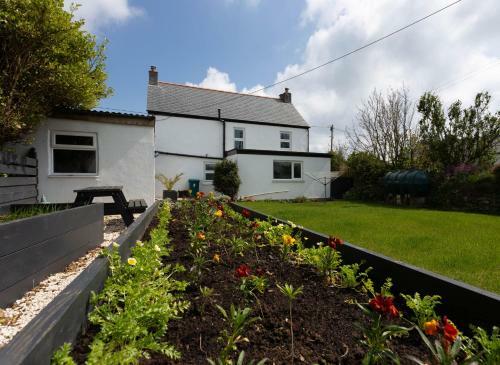 Charming 3 Bedroom Cottage - Praa Sands