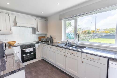 Charming 3 Bedroom Cottage - Praa Sands