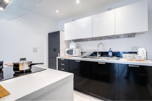 Unique Boutique Apartment 2 Bed - Free Parking.