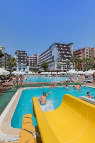 Hotel Holiday Park Resort
