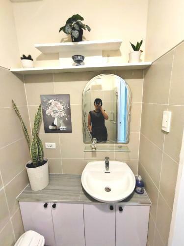 Apartamento Tagaytay Lounge By: Amber's Abode