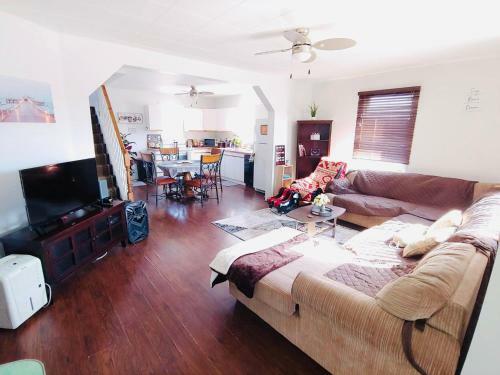 Cozy Two Storey 4br Home In Swan River