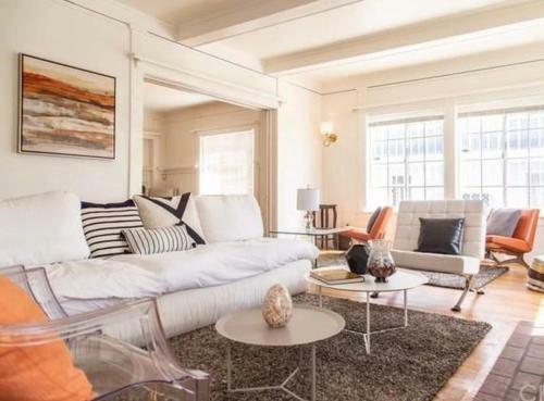 Cheerful 5 Bedroom House