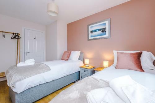 Relaxing 3 Bedroom Chester Home With Garden