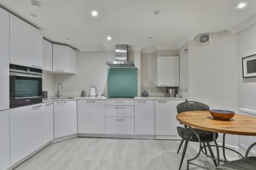 Charming & Cosy Apartment Close To Amenities