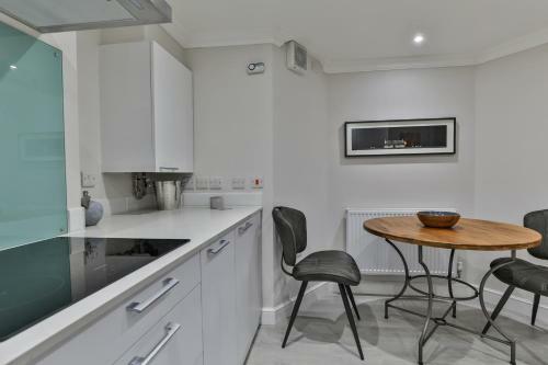 Charming & Cosy Apartment Close To Amenities