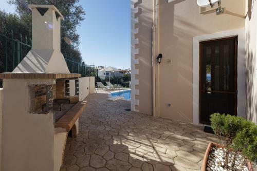 Villa Mahin With Pool And Sea View