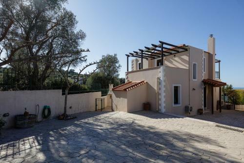 Villa Mahin With Pool And Sea View