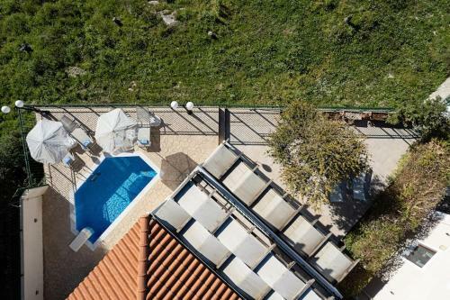 Villa Mahin With Pool And Sea View