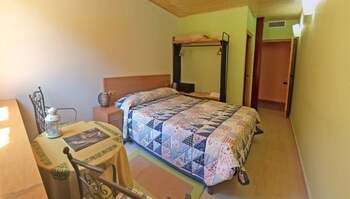 Hostal Observatorio De Aves Mas De Bu�ol
