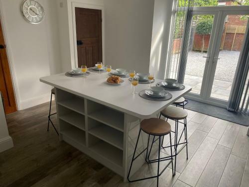 Bessie House*modern Refurb* Free Parking*racecourse*a1&m18