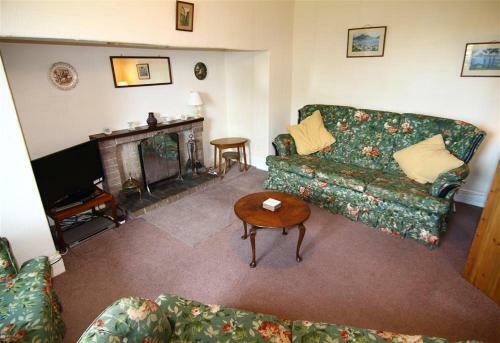 Former Farmhouse Nr Harlech 4043