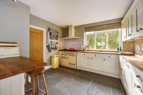 Les Charmettes , Haslemere