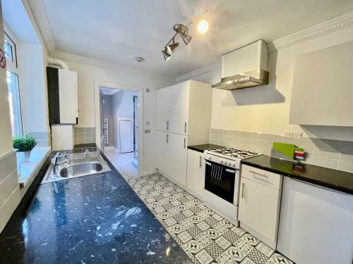 Huge Serviced Apartment With Free Parking