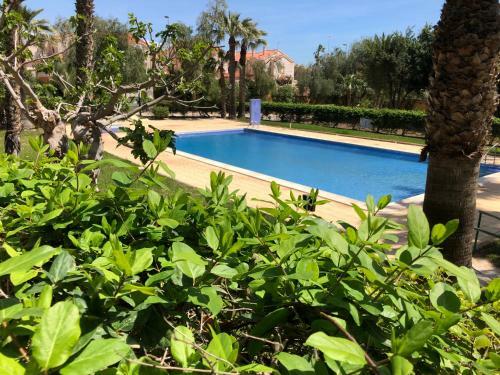 3 Bedrooms, Sleeps 6, In Quiet Area Close To Beach