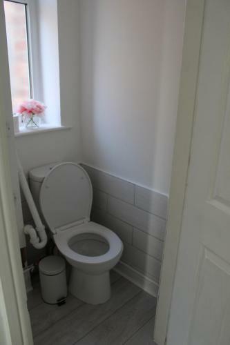 Beautiful 3 Bedroom House With Parking